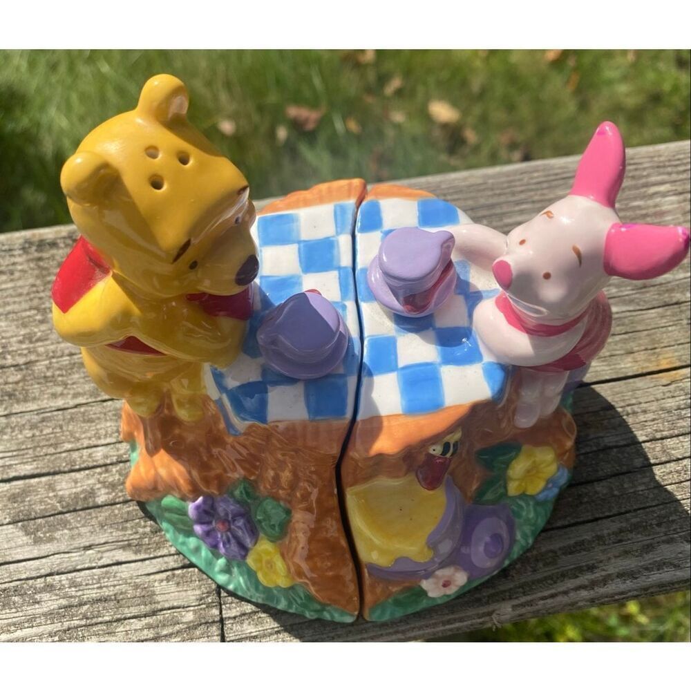Disney Winnie the Pooh Piglet Salt Pepper Shakers Picnic Table Set Ceramic - Picture 2 of 9